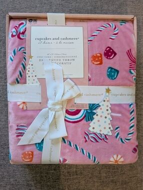 Christmas Cupcakes And Cashmere Blanket Pink Holiday Throw NWT